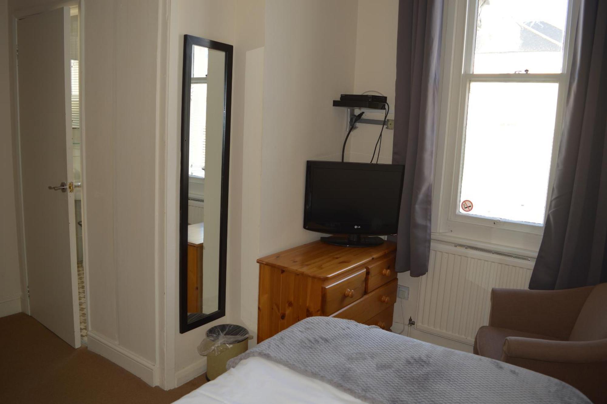 The Sheldon B&B - Free Private Parking Eastbourne Dış mekan fotoğraf