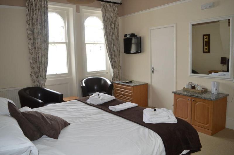The Sheldon B&B - Free Private Parking Eastbourne Dış mekan fotoğraf