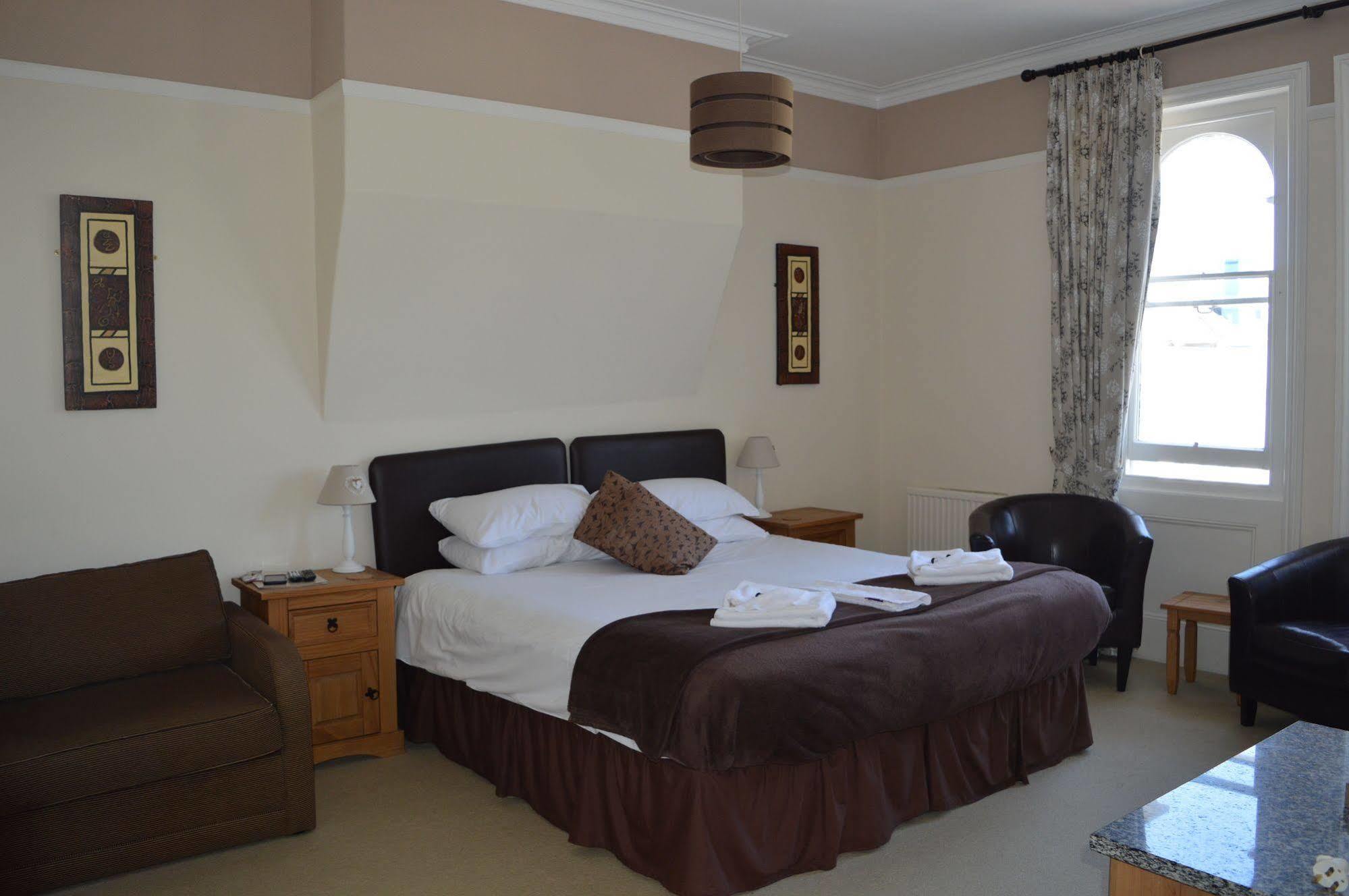 The Sheldon B&B - Free Private Parking Eastbourne Dış mekan fotoğraf