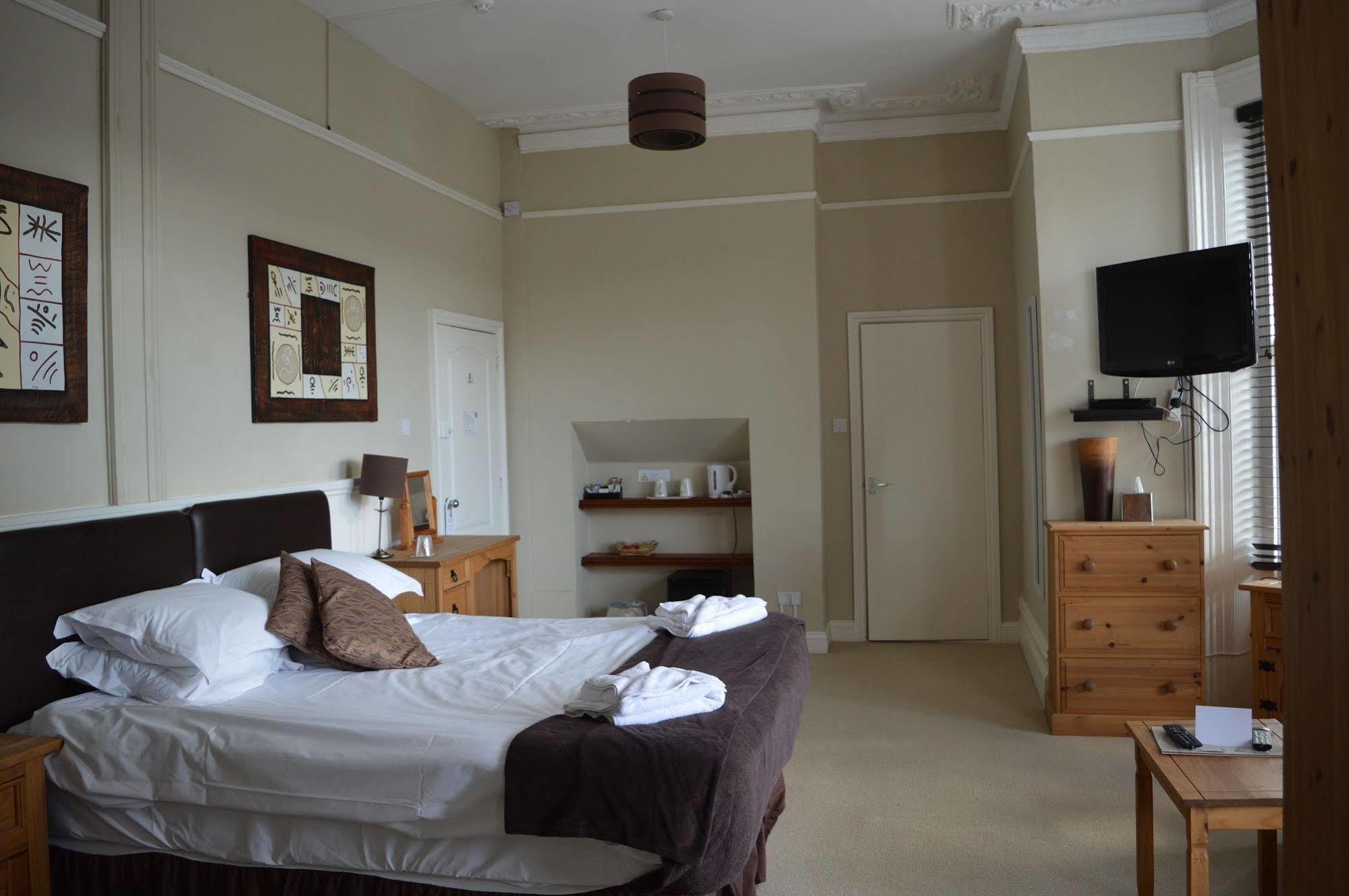 The Sheldon B&B - Free Private Parking Eastbourne Dış mekan fotoğraf